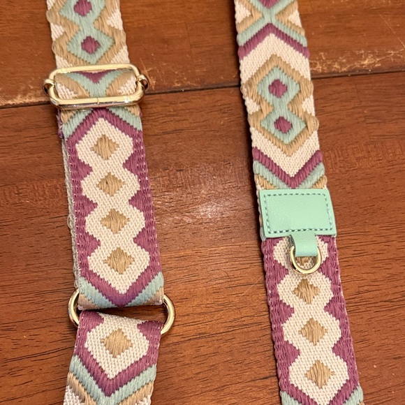 Geometric Patterned Phone Holder - Picture 5 of 7